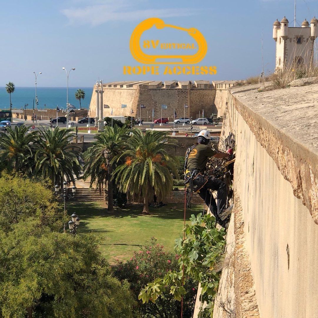 trabajos en altura en monumento cadiz
